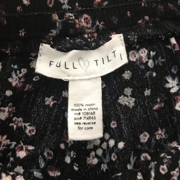 Full Tilt Printed Floral Shorts - Picture 4 of 4